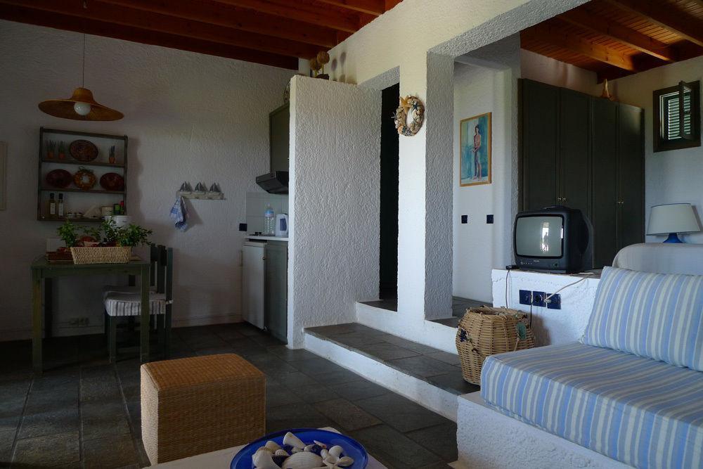 Niriides Villas Selinitsa エクステリア 写真